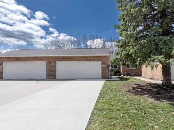 1909 Pinehurst Ln, Waterloo, IA 50701