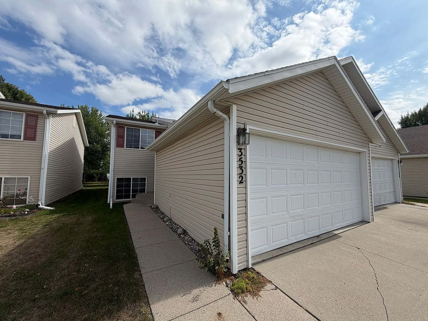 3 Bed Townhome in South Fargo — Photo 2