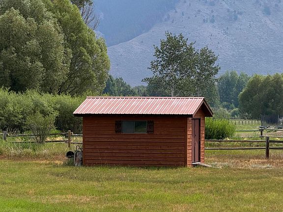 2nd image of 2425 Grand Teton Cir