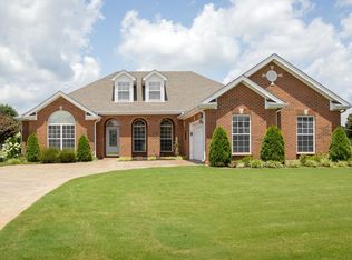 218 Plantation Springs Dr, Florence, AL 35630