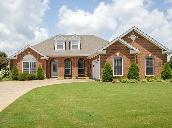 218 Plantation Springs Dr, Florence, AL 35630