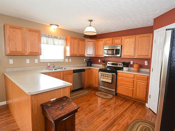 5th image of 830 E Jameson Ct