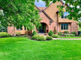 8372 Clarence Lane Ct, East Amherst, NY 14051