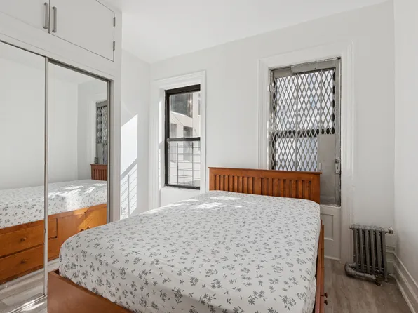 3692 Broadway image 3 of 5