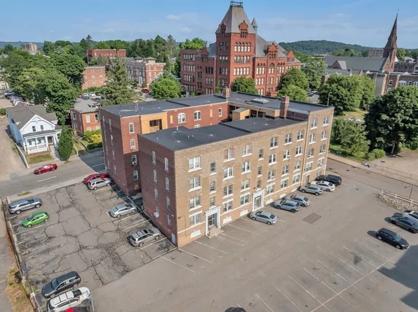 29 Irving St APT 5, Worcester, MA 01609