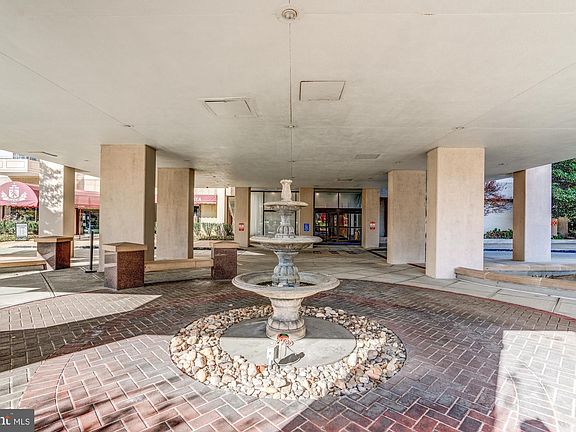 4th image of 4515 Willard Ave APT 719S
