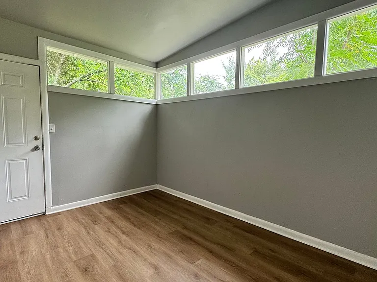 804 La Marche Dr — Photo 7