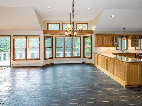 5th image of 42 Cliffwood Rd