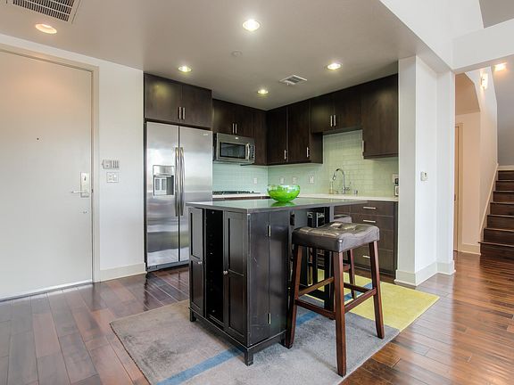2nd image of 4211 Redwood Ave Unit 409
