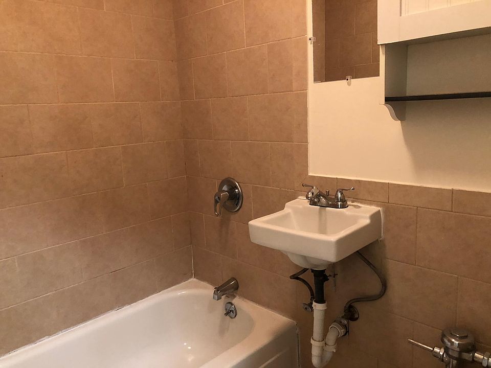 2nd image of 186 South St APT 2Y