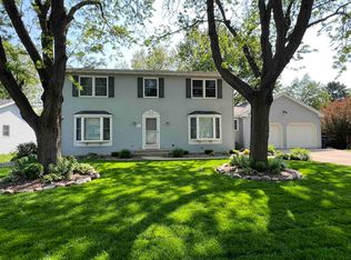 612 Cambridge Dr, Janesville, WI 53548