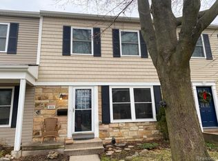 913 Medford Ct, Rochester, MI 48307