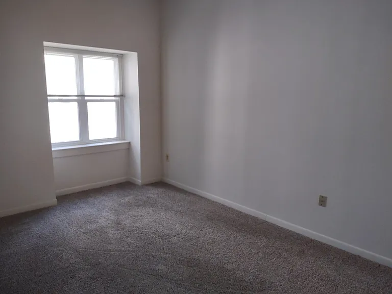 Marlboro Classic Apt & Redwood Square — Photo 78