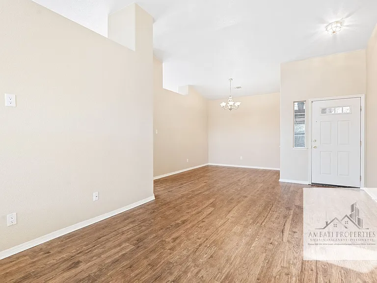 8684 N Recreation Ave — Photo 2
