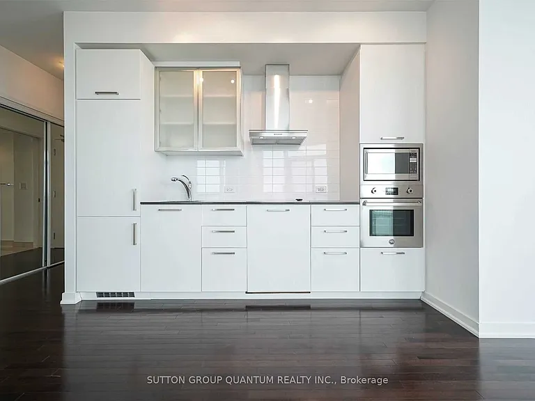 12 York St #5207 — Photo 4
