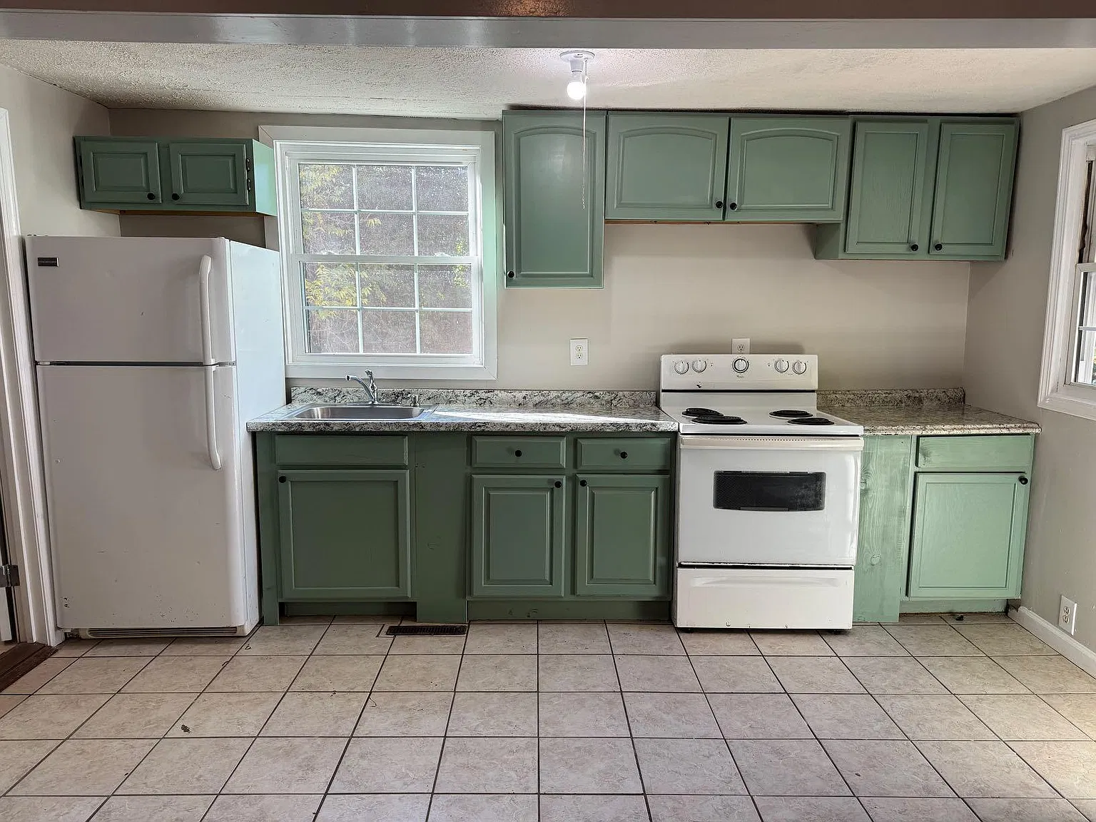 2 bed, 1.0 bath, 1350 sqft, $1,000 — Photo 4