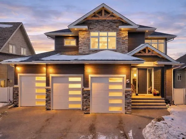 5 S Leonard Close, Sylvan Lake, AB T4S 0E7