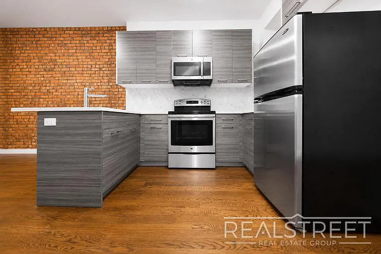 890 Jefferson Ave #2L — Photo 2