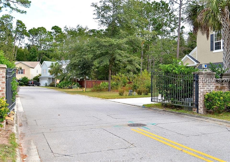 1st image of 14 Hanahan Ln