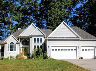 1880 Fenner Glen Dr, Muskegon, MI 49445