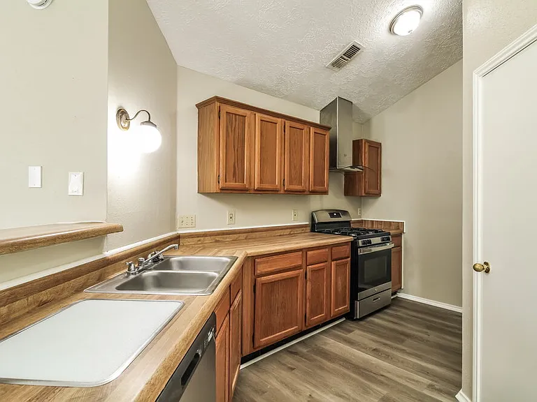 901 Briarcreek Dr — Photo 3