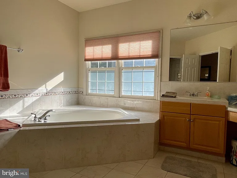 6915 Bonheim Ct — Photo 22