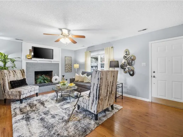 1617 Woodbriar Ln, Chesapeake, VA 23323