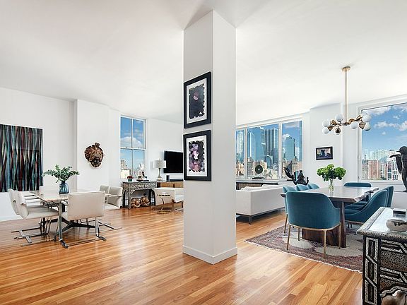2nd image of 257 W 17th St