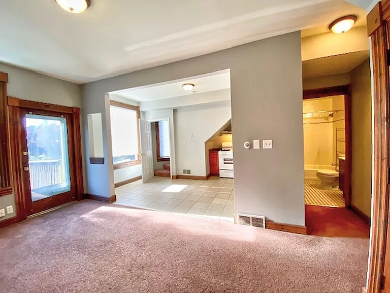 2925 N Maryland Ave — Photo 2