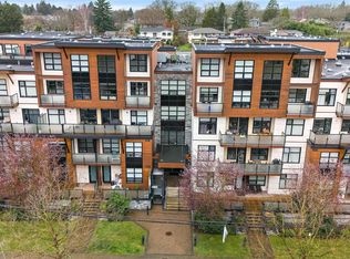 4000 Shelbourne St #208, Saanich, BC