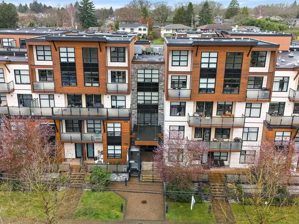 4000 Shelbourne St #208, Saanich, BC V8N 0B6