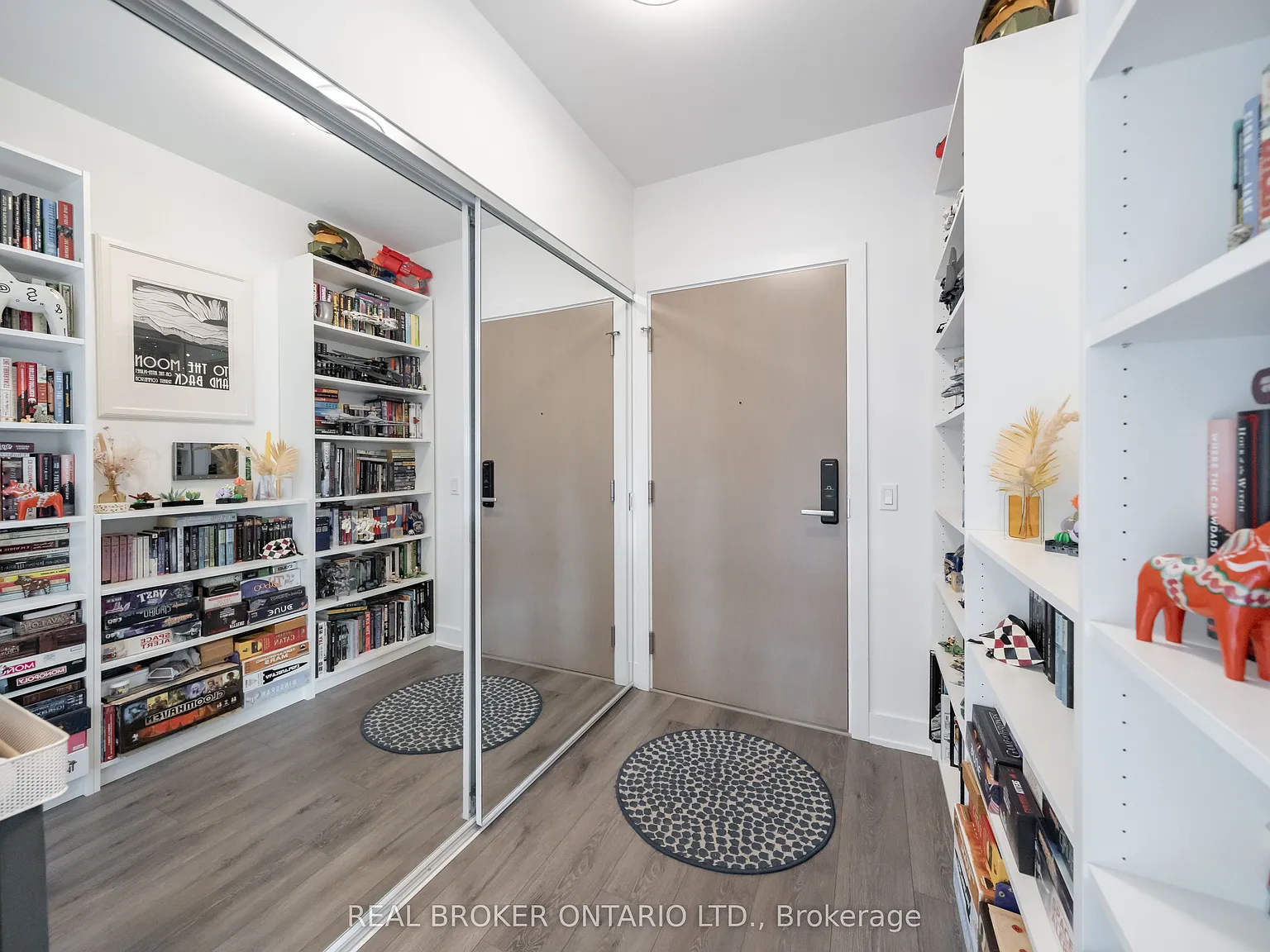 Via Bloor Condos — Photo 2