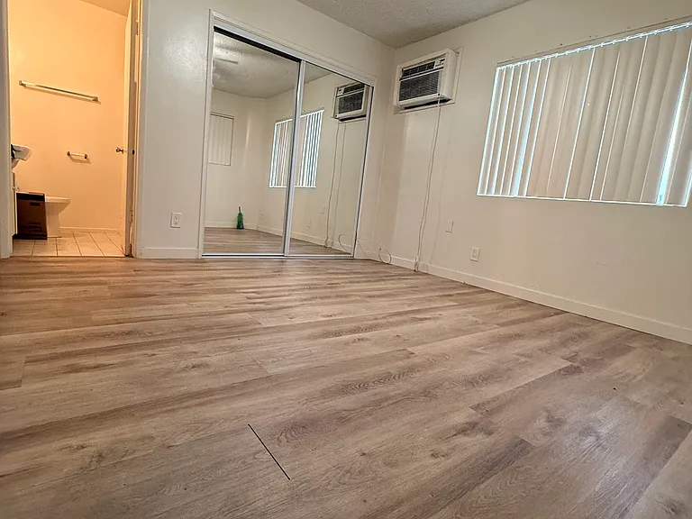 15163 Sherman Way #7A — Photo 4