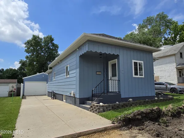 12 5th Ave NE, Watertown, SD 57201