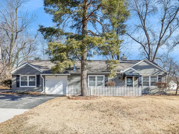 7543 Booth Dr, Prairie Village, KS 66208