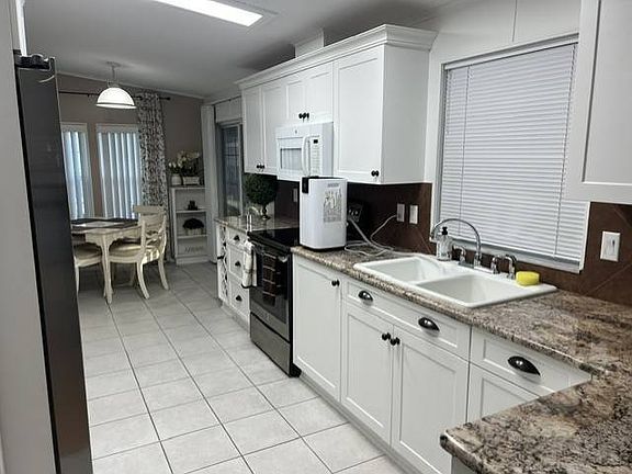 3rd image of 107 Heather Ln