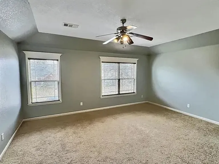 12 Daytona Dr — Photo 23