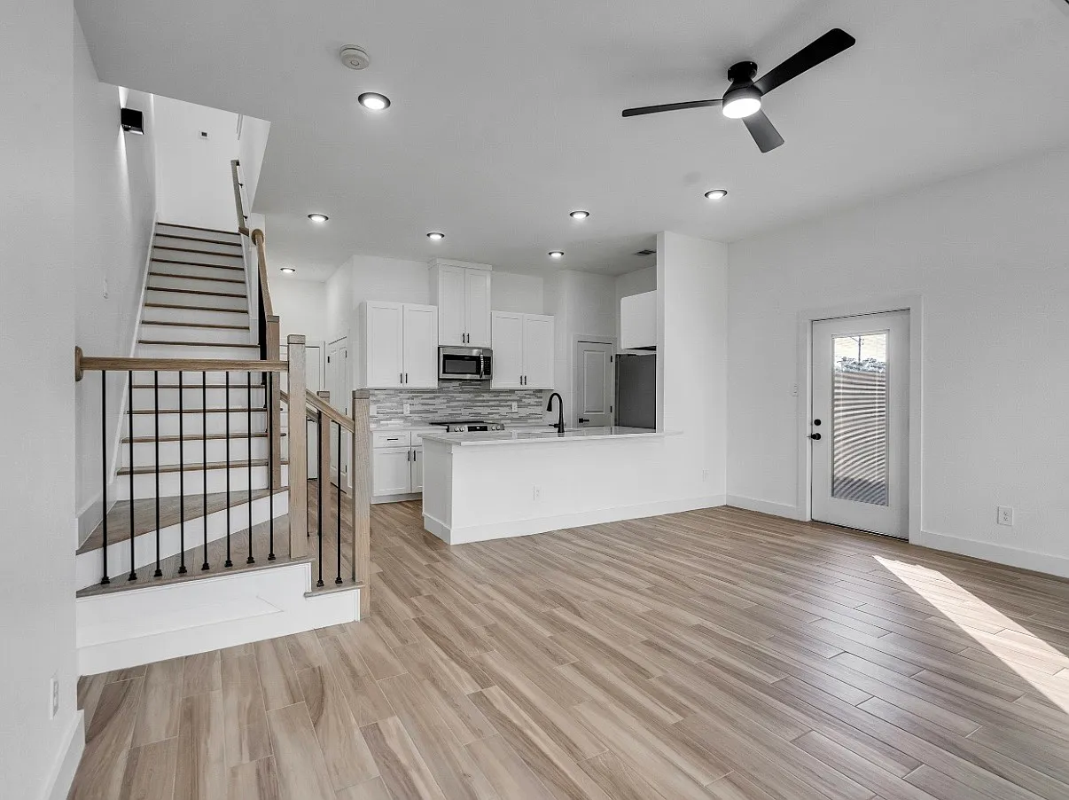 3 bed, 2.5 bath, 1740 sqft, $2,500 — Photo 1