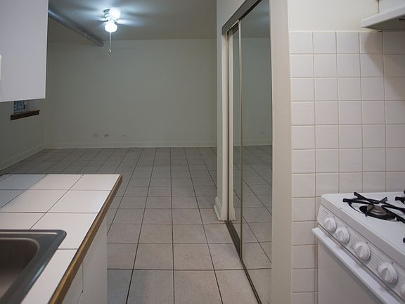5th image of 4241 N Kenmore Ave #5G