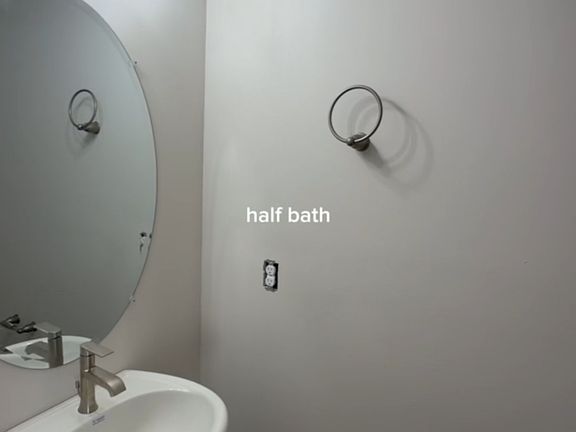 4th image of 1411 Greenview Dr #22
