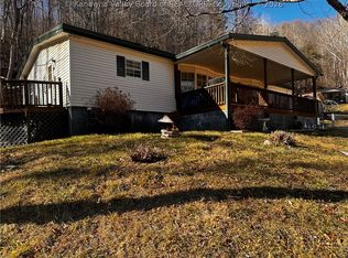 153 Everett Hager Rd, Chapmanville, WV 25508