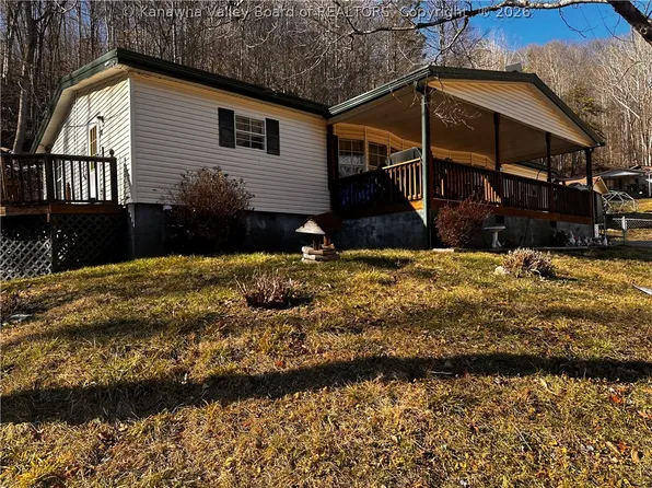 153 Everett Hager Rd, Chapmanville, WV 25508