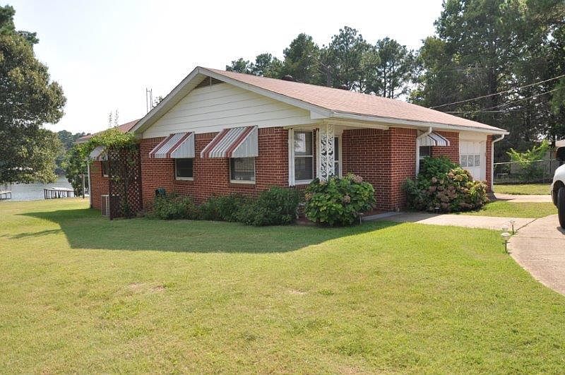 1st image of 15903 Scenic View Dr