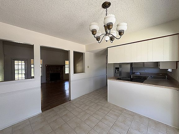 4th image of 2403 Phyllis Dr