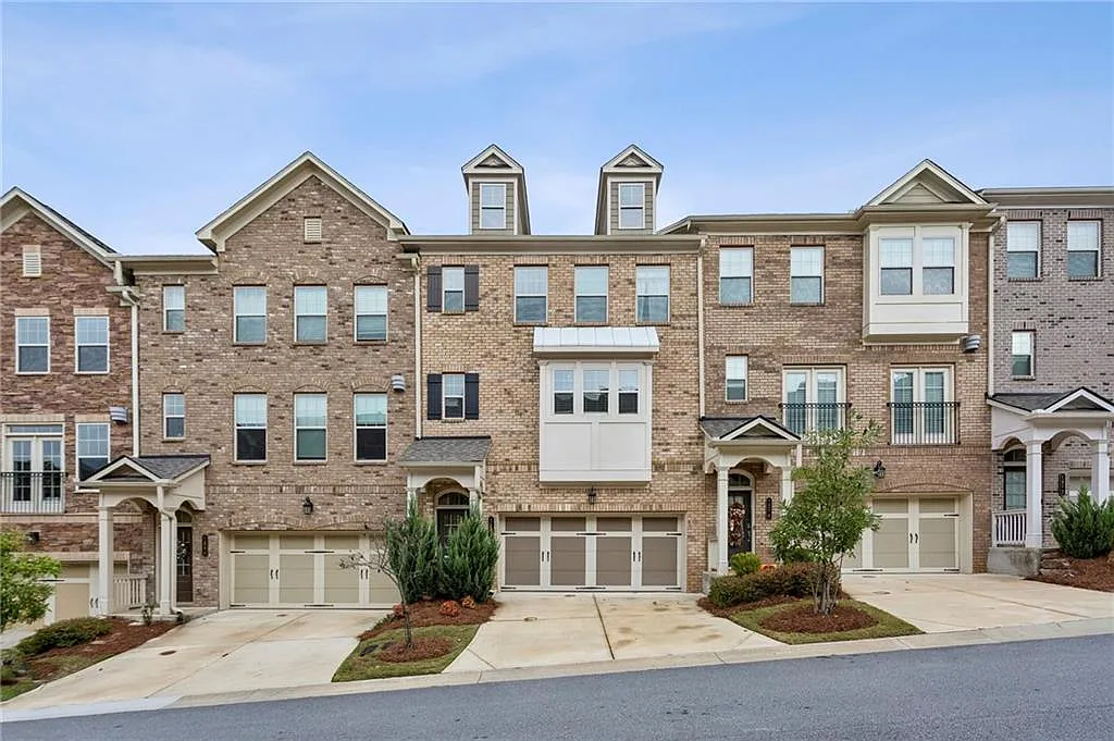 4 bed, 3.5 bath, 2407 sqft, $4,800 — Photo 1