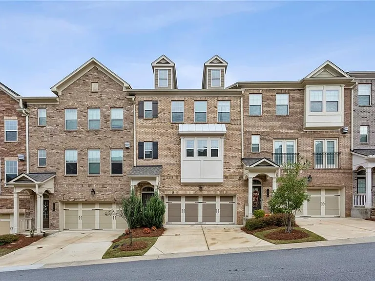 1368 Live Oak Ln — Photo 1