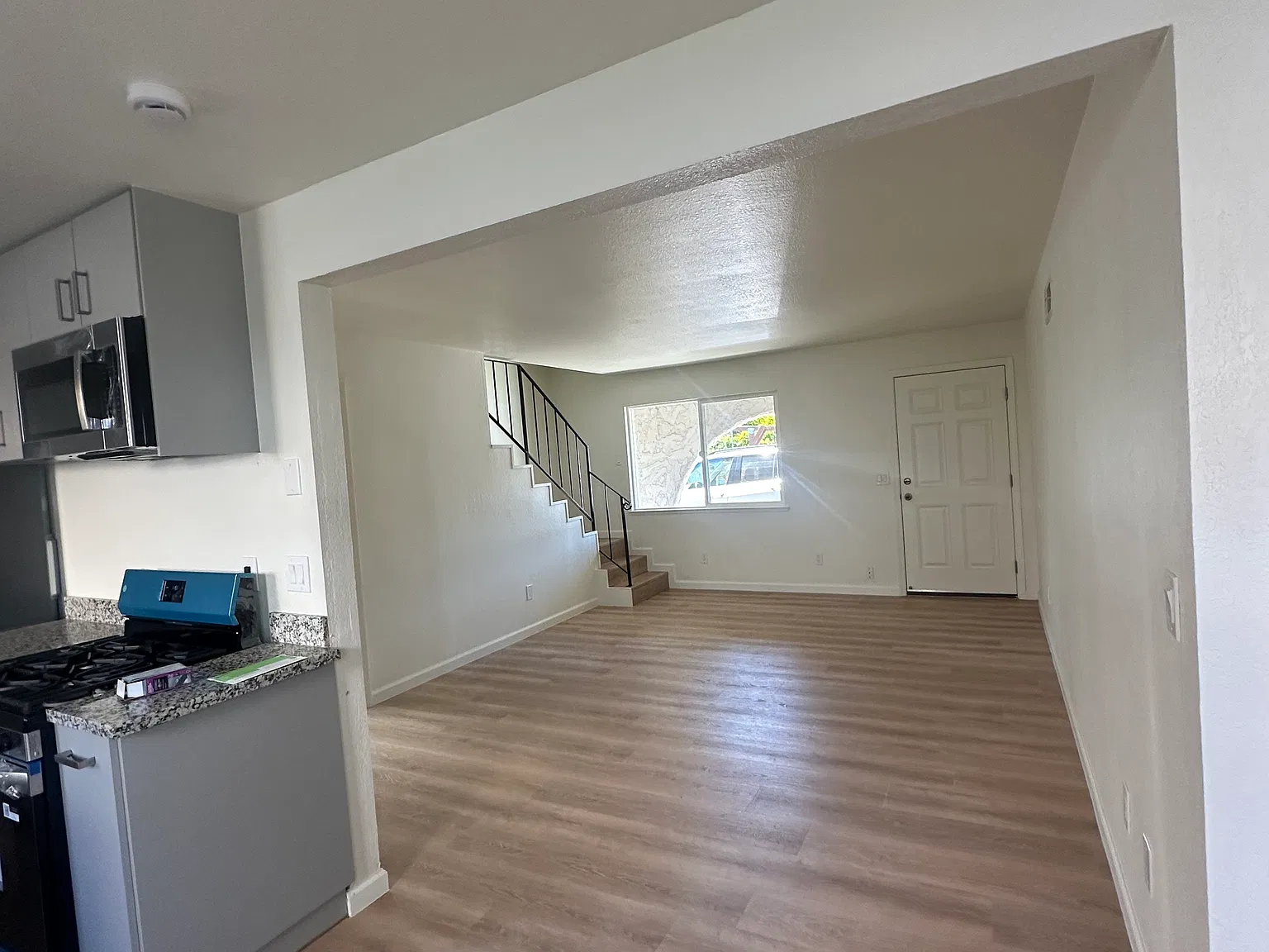 3 bed, 2.5 bath, $4,300 — Photo 2