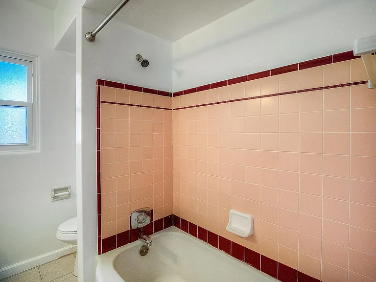 1526 W Windsor Ave — Photo 9