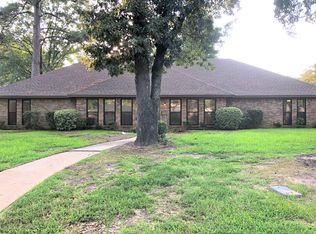 907 Regency Dr, Longview, TX 75604