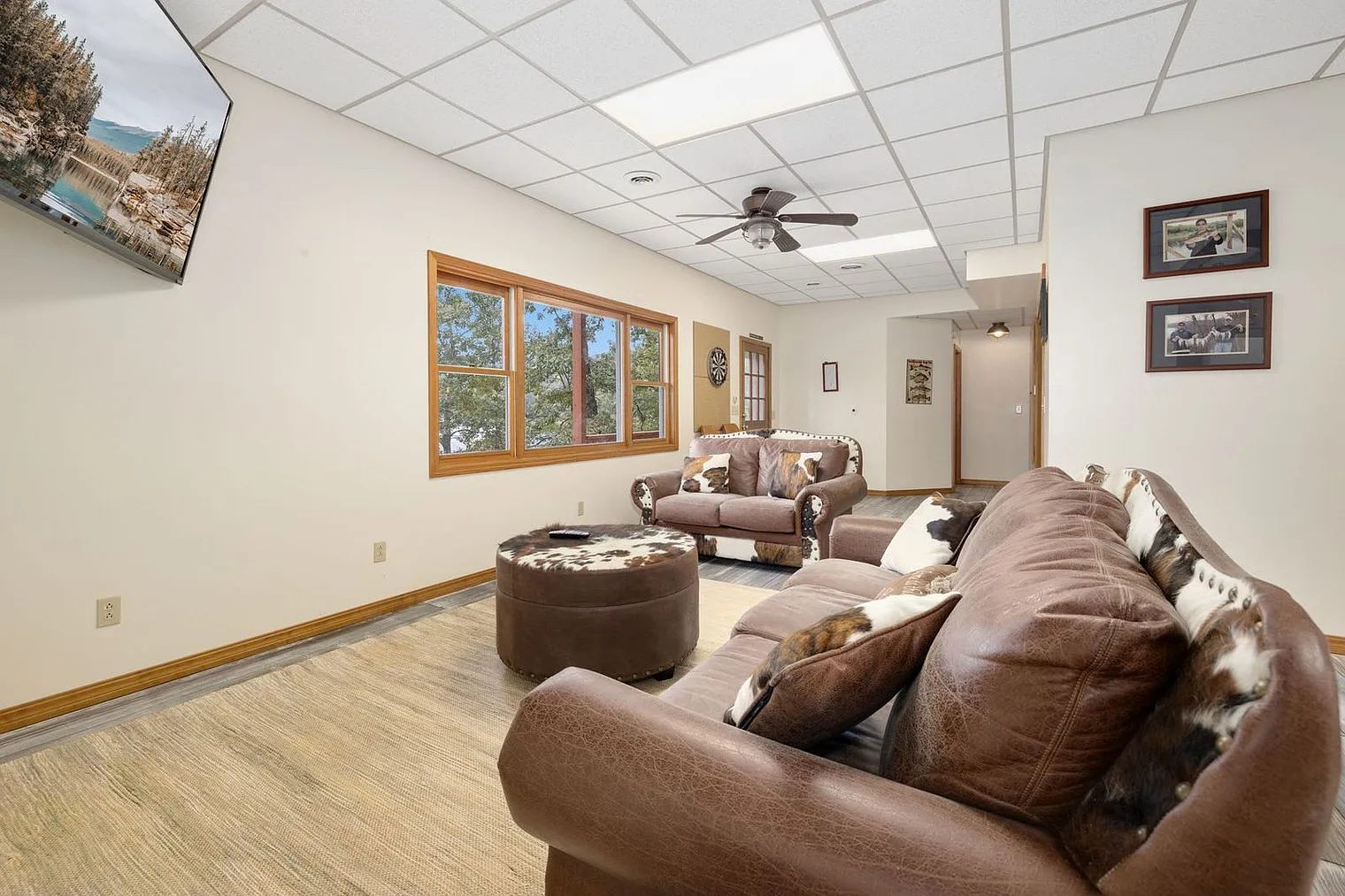 4 bed, 3.0 bath, 3056 sqft, $9,371 — Photo 4